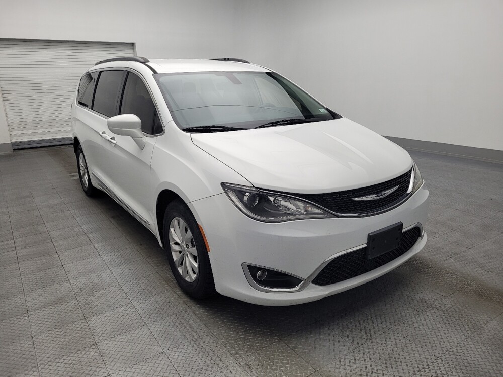 2017 Chrysler Pacifica in Lauderdale Lakes, FL 33313 - 18090481 13