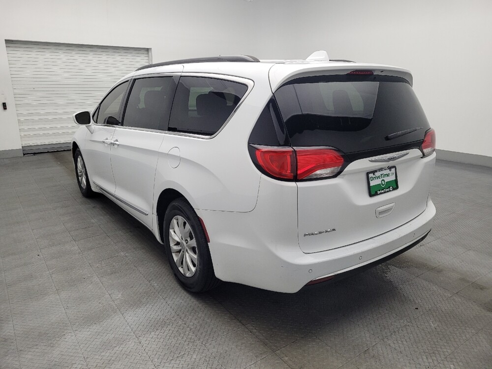 2017 Chrysler Pacifica in Lauderdale Lakes, FL 33313 - 18090481 5