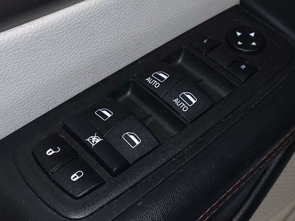 2017 Chrysler Pacifica in Lauderdale Lakes, FL 33313 - 18090481 27