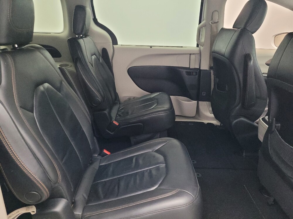 2017 Chrysler Pacifica in Lauderdale Lakes, FL 33313 - 18090481 19