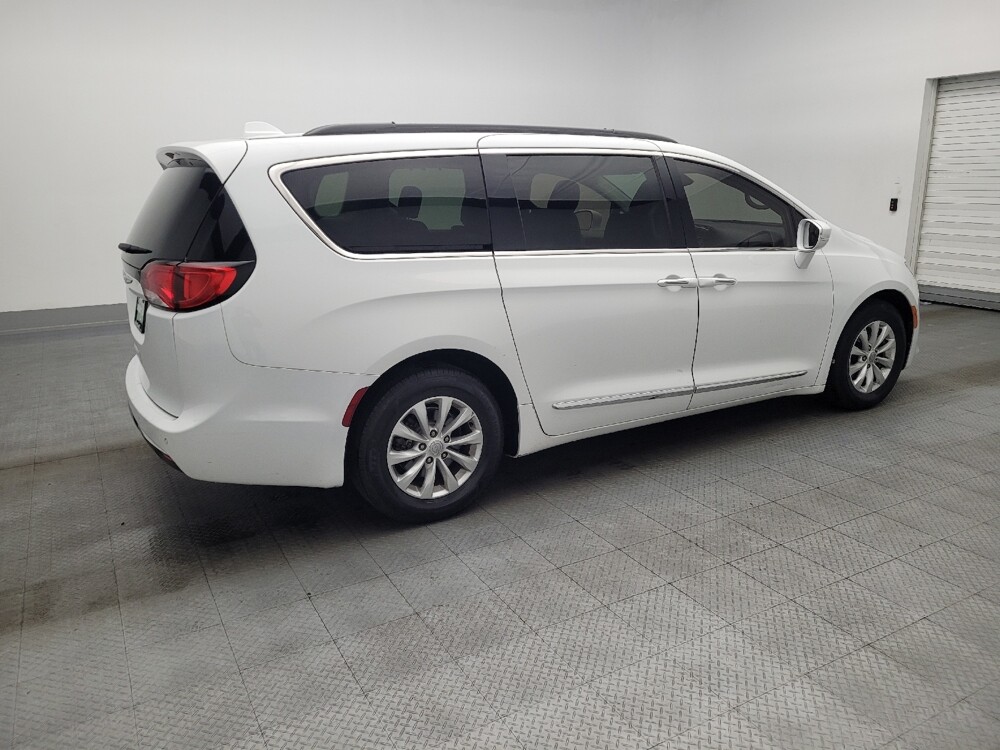 2017 Chrysler Pacifica in Lauderdale Lakes, FL 33313 - 18090481 10