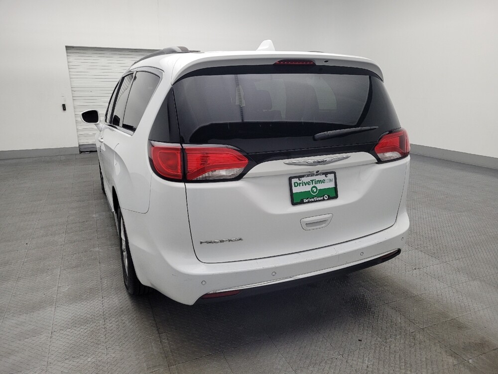 2017 Chrysler Pacifica in Lauderdale Lakes, FL 33313 - 18090481 6