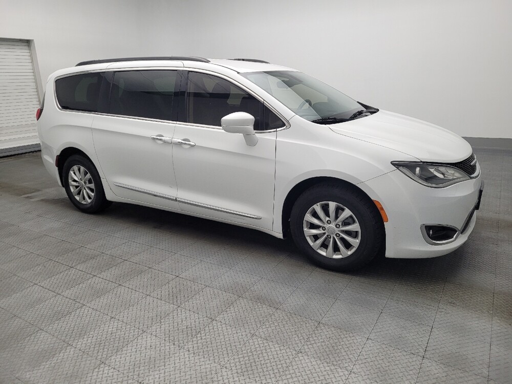 2017 Chrysler Pacifica in Lauderdale Lakes, FL 33313 - 18090481 11