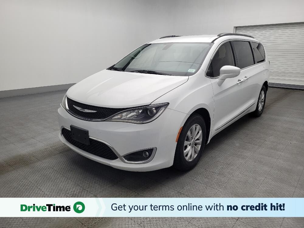 2017 Chrysler Pacifica in Lauderdale Lakes, FL 33313 - 18090481