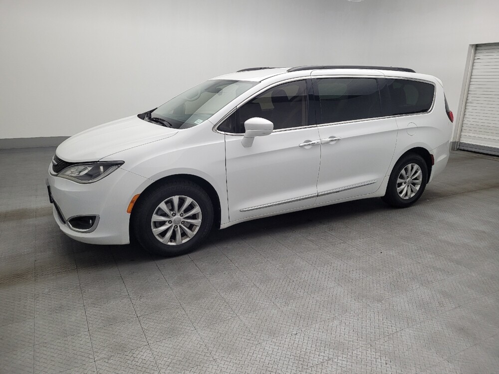 2017 Chrysler Pacifica in Lauderdale Lakes, FL 33313 - 18090481 2