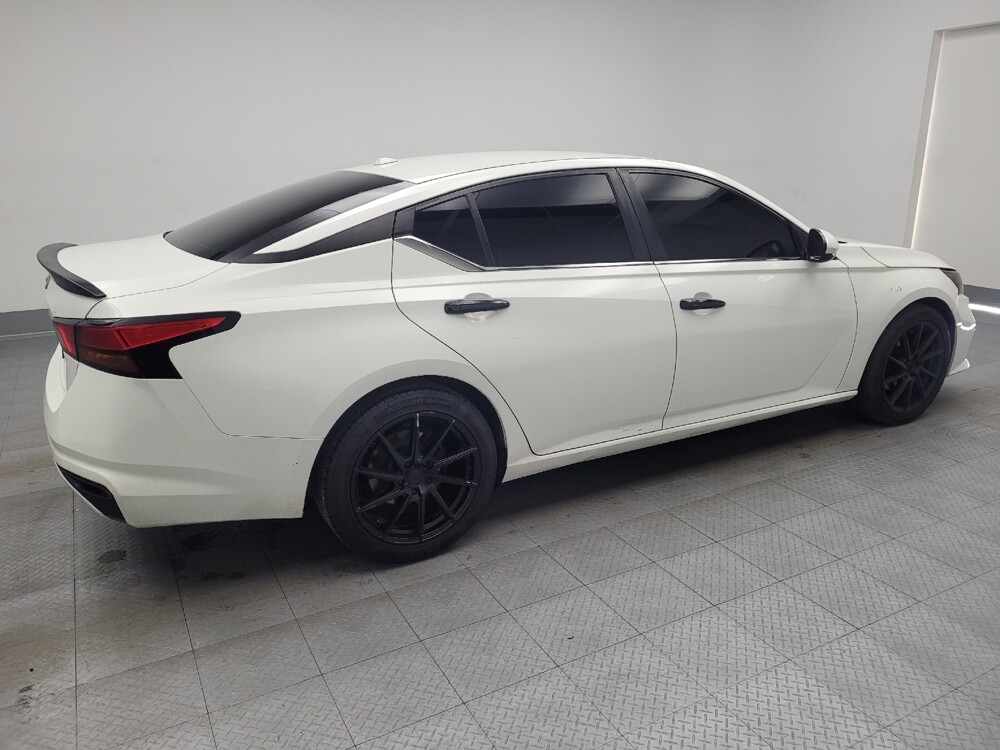 2020 Nissan Altima in Huntsville, AL 35816 - 18090482 10