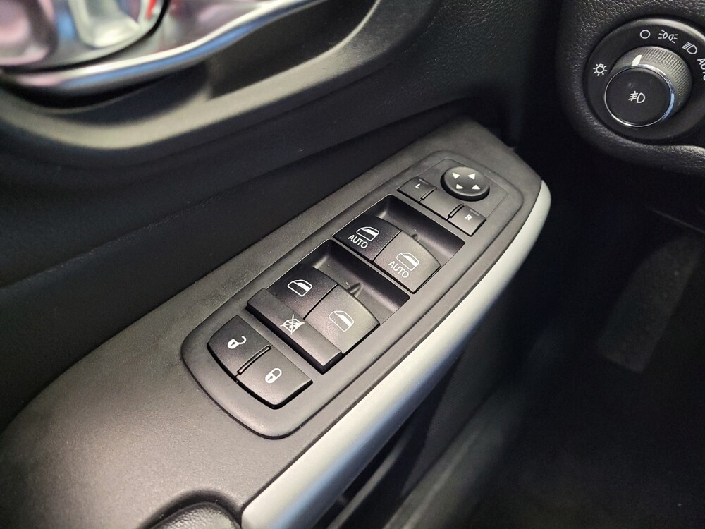 2018 Jeep Cherokee in Columbus, OH 43231 - 18090498 27