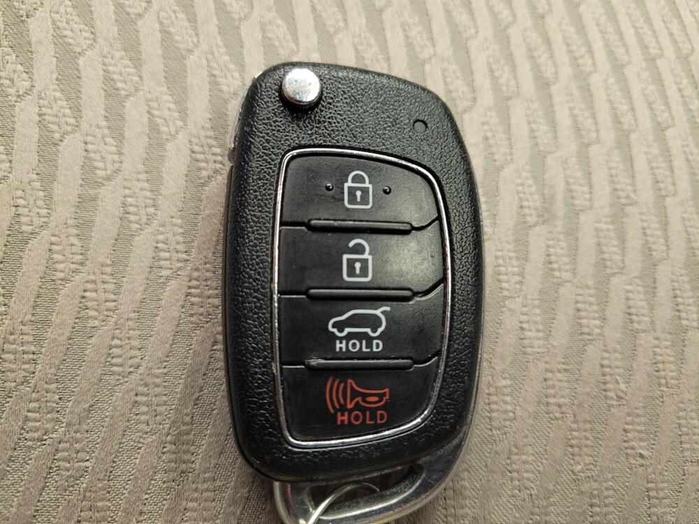 2017 Hyundai Santa Fe in Fairfield, OH 45014 - 18090499 32