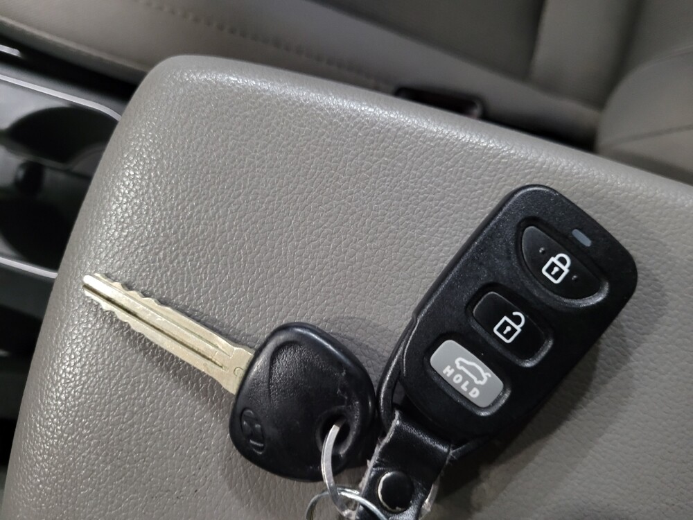 2017 Hyundai Elantra in Pittsburgh, PA 15237 - 18090509 32