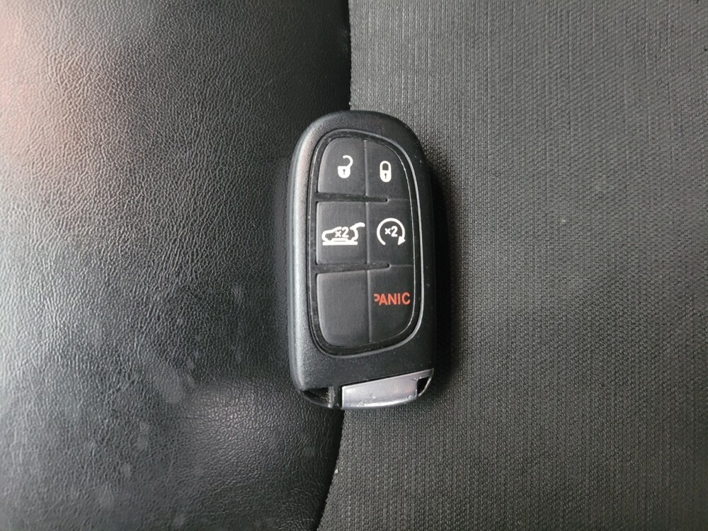 2019 Jeep Cherokee in Eastpointe, MI 48021 - 18090527 32