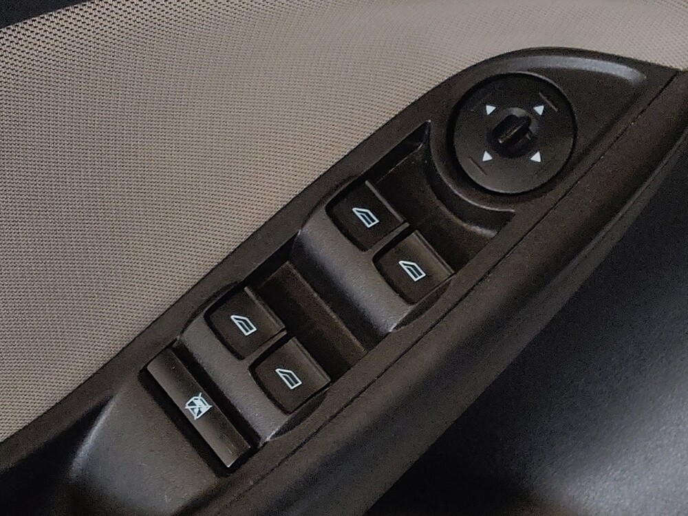 2018 Ford Focus in Charleston, SC 29414 - 18090539 27