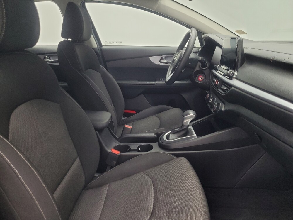 2022 Kia Forte in Indianapolis, IN 46222 - 18090601 21