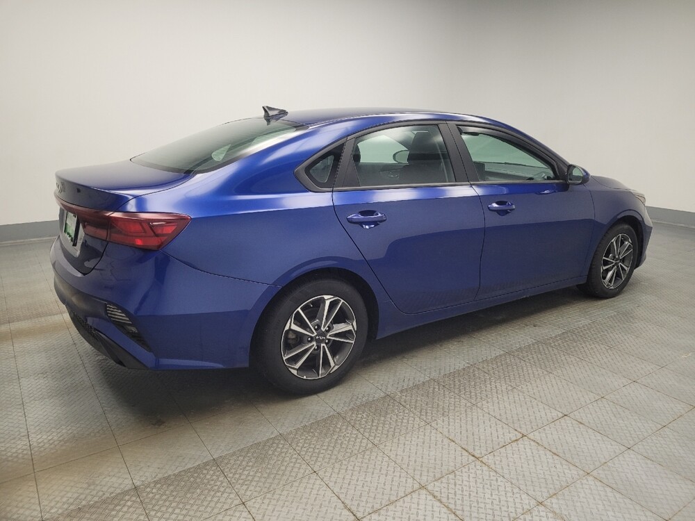 2022 Kia Forte in Indianapolis, IN 46222 - 18090601 10