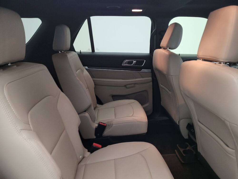 2018 Ford Explorer in Cincinnati, OH 45255 - 18090605 19