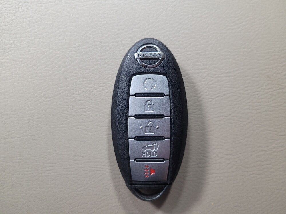 2016 Nissan Pathfinder in Columbus, GA 31909 - 18090637 32