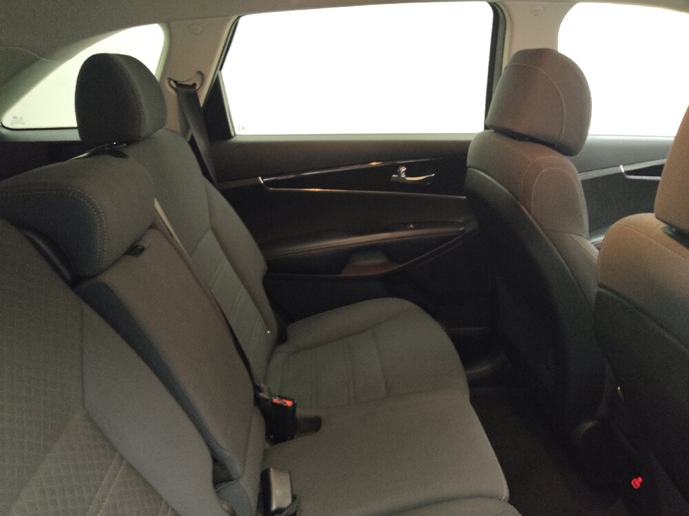 2017 Kia Sorento in Lombard, IL 60148 - 18090671 19