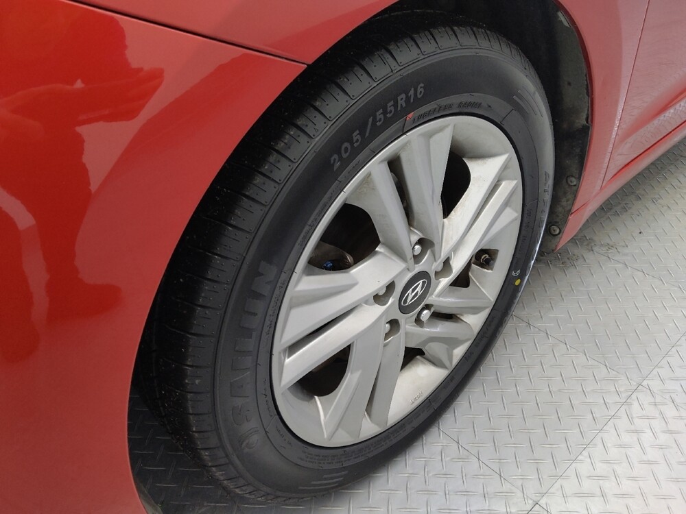 2020 Hyundai Elantra in Topeka, KS 66611 - 18090678 31