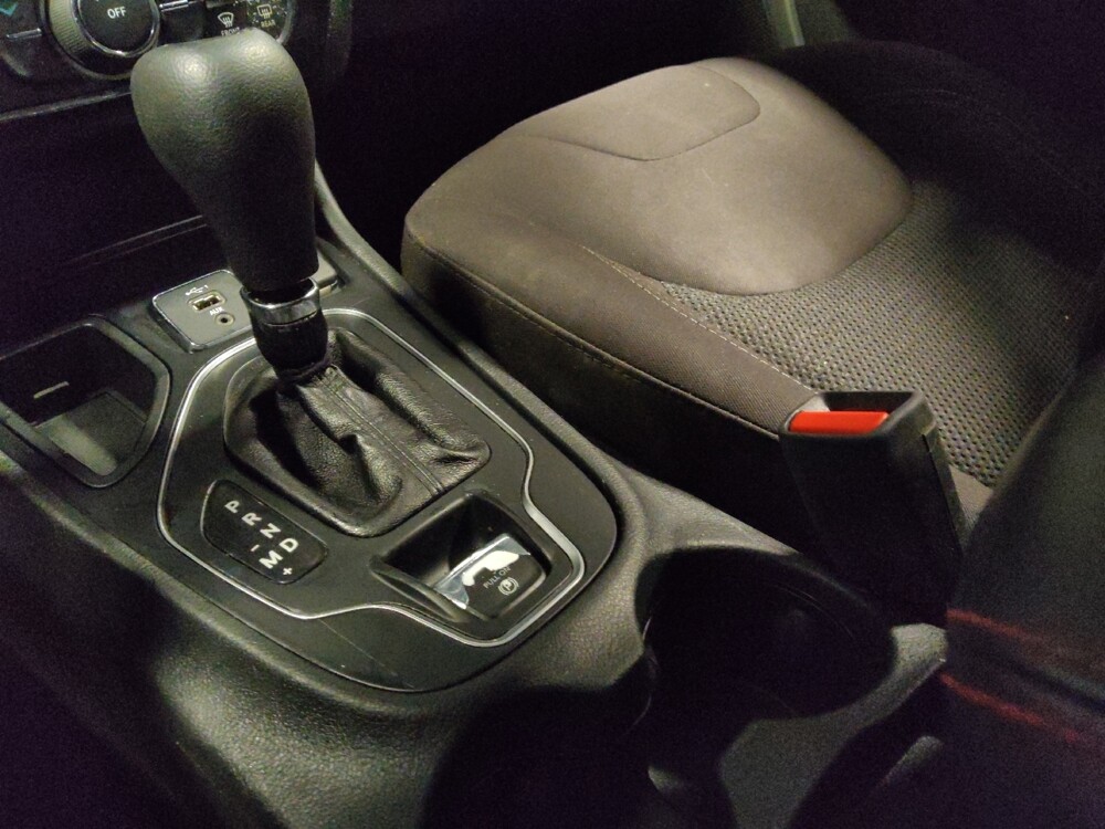 2019 Jeep Cherokee in Albuquerque, NM 87123 - 18090701 26