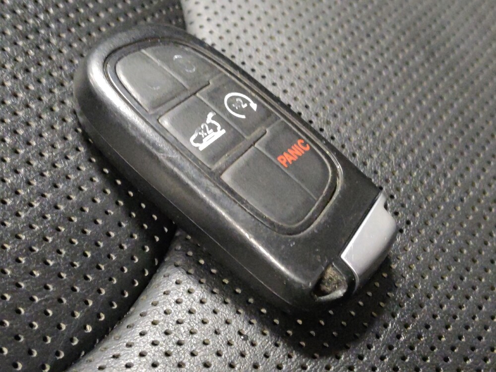 2019 Jeep Cherokee in Tucson, AZ 85705 - 18090702 32