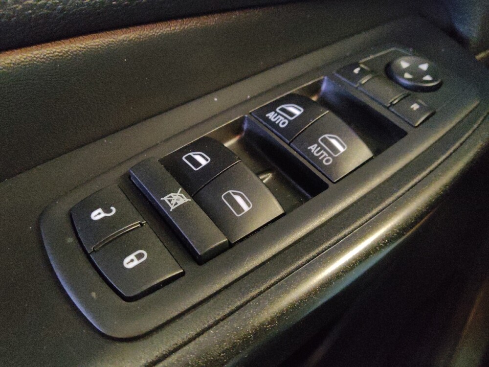 2019 Jeep Cherokee in Tucson, AZ 85705 - 18090702 27