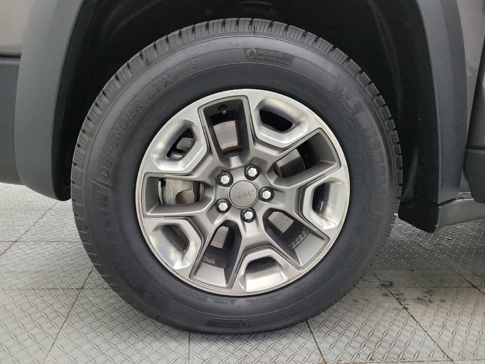 2019 Jeep Cherokee in Tucson, AZ 85705 - 18090702 31