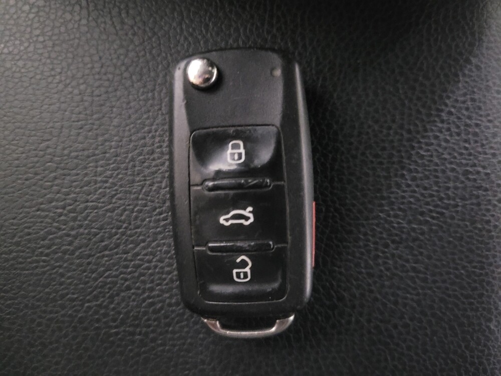 2016 Volkswagen Jetta in Marietta, GA 30062 - 18090709 32