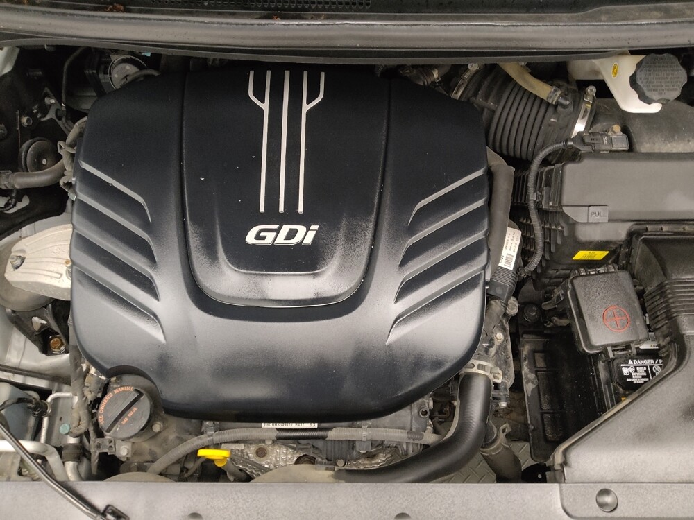 2018 Kia Sedona in Wichita, KS 67207 - 18090712 30