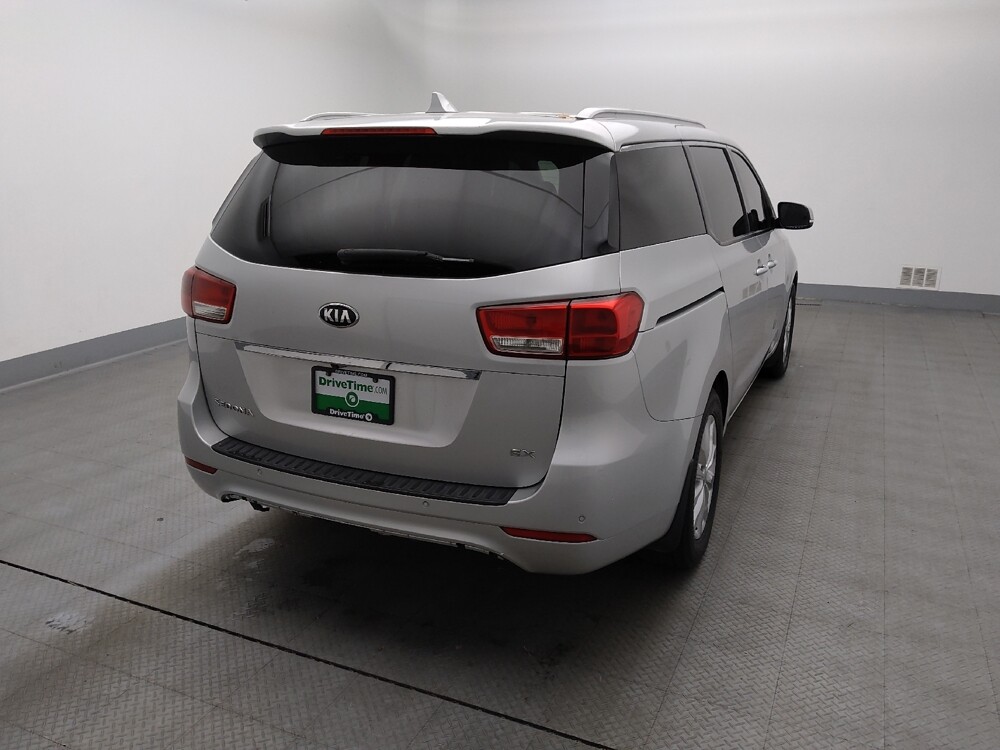2018 Kia Sedona in Wichita, KS 67207 - 18090712 7