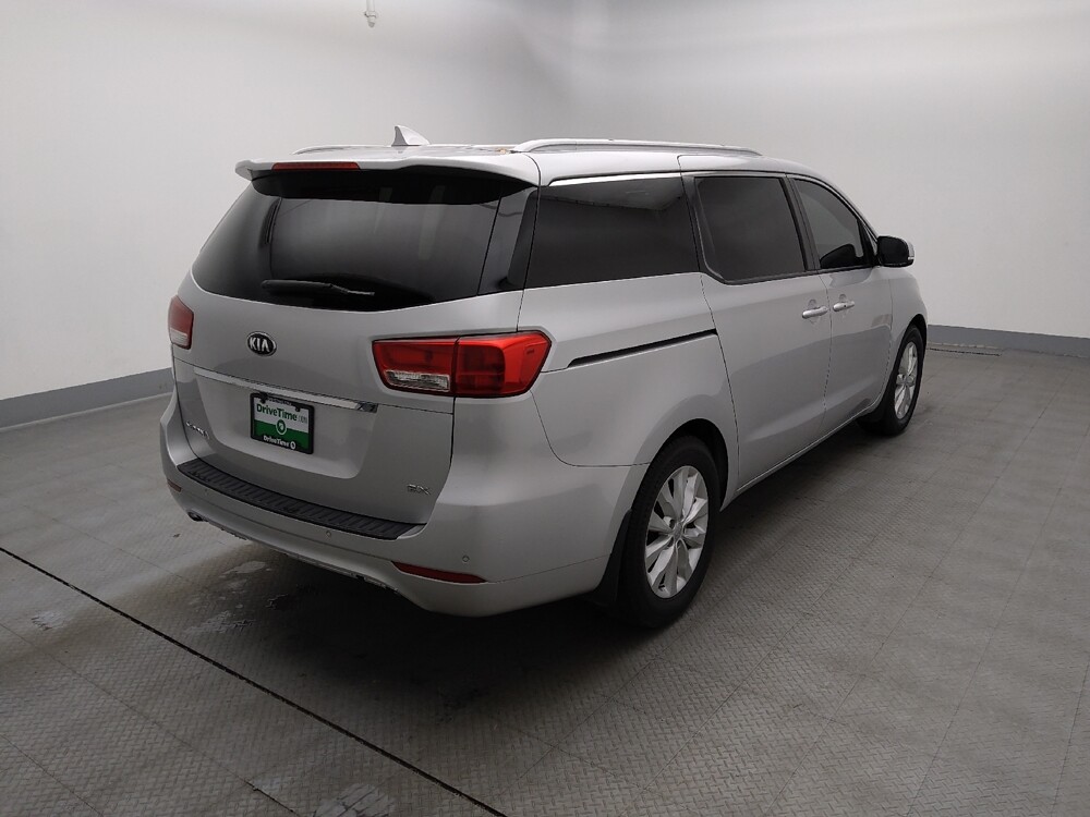 2018 Kia Sedona in Wichita, KS 67207 - 18090712 9