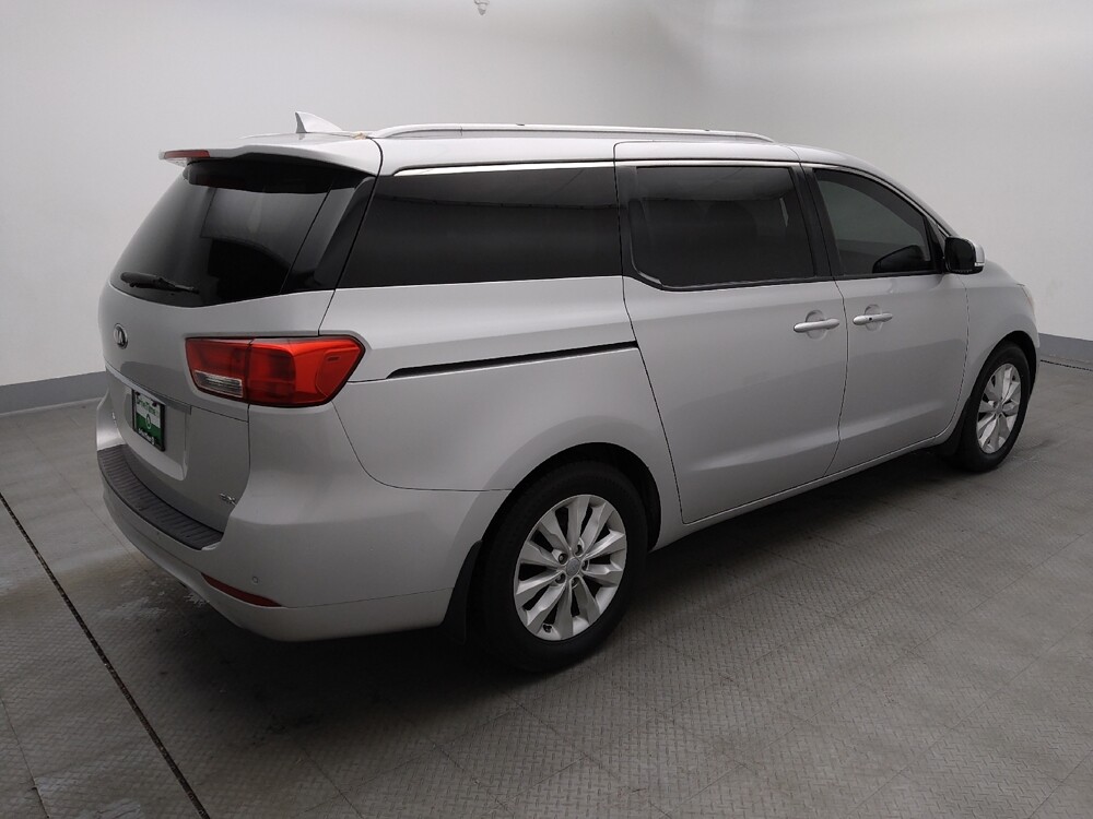 2018 Kia Sedona in Wichita, KS 67207 - 18090712 10