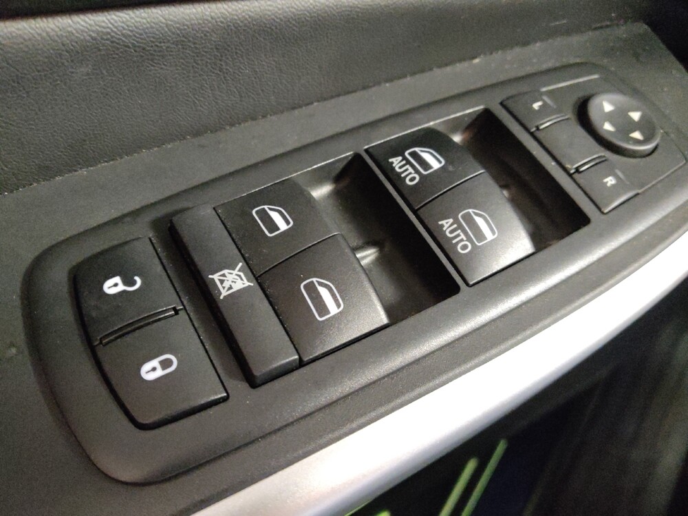 2018 Jeep Cherokee in Houston, TX 77074 - 18090744 27