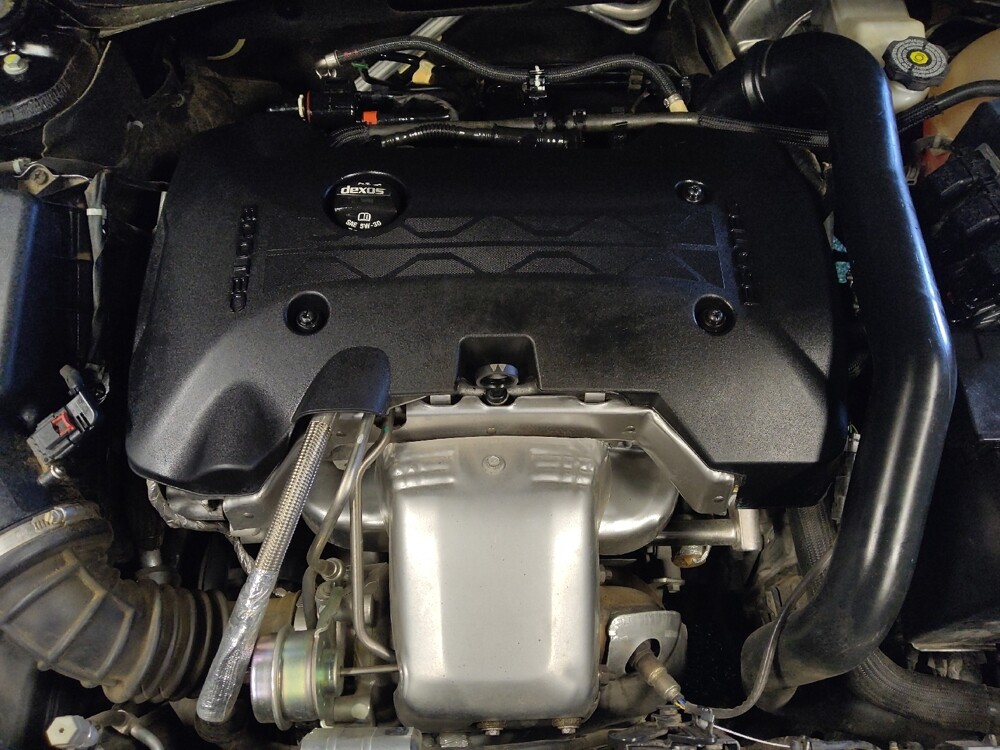 2018 Chevrolet Malibu in Mesa, AZ 85210 - 18090756 30