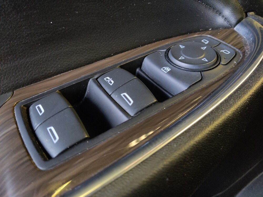 2018 Chevrolet Malibu in Mesa, AZ 85210 - 18090756 27