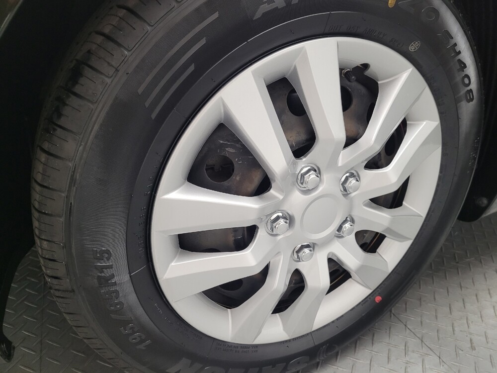 2018 Kia Forte in Downey, CA 90241 - 18090785 30