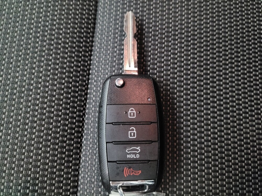 2018 Kia Forte in Downey, CA 90241 - 18090785 32