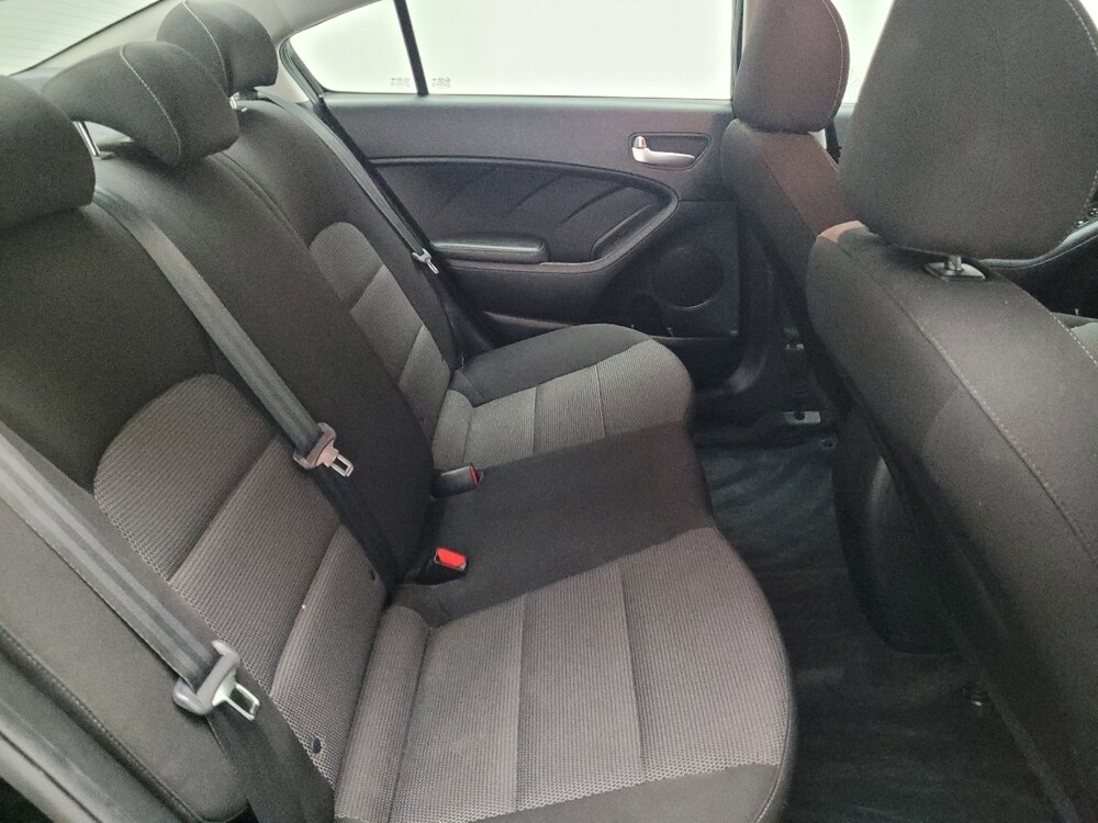 2018 Kia Forte in Downey, CA 90241 - 18090785 19