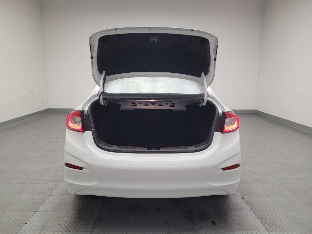 2018 Chevrolet Cruze in Torrance, CA 90504 - 18090794 29