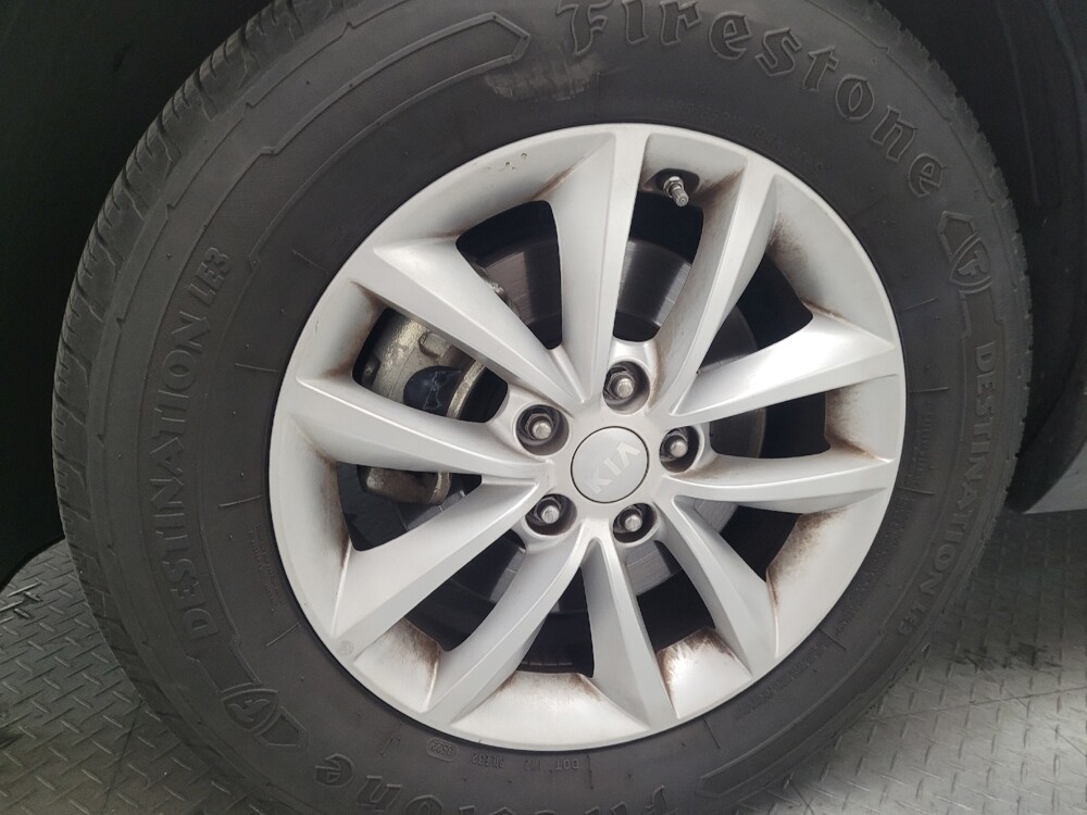 2018 Kia Sorento in Downey, CA 90241 - 18090806 31