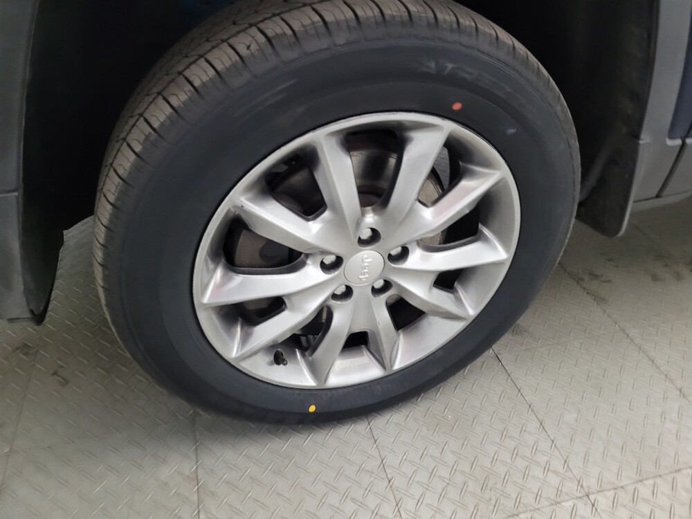 2018 Jeep Cherokee in Newport News, VA 23601 - 18090900 31