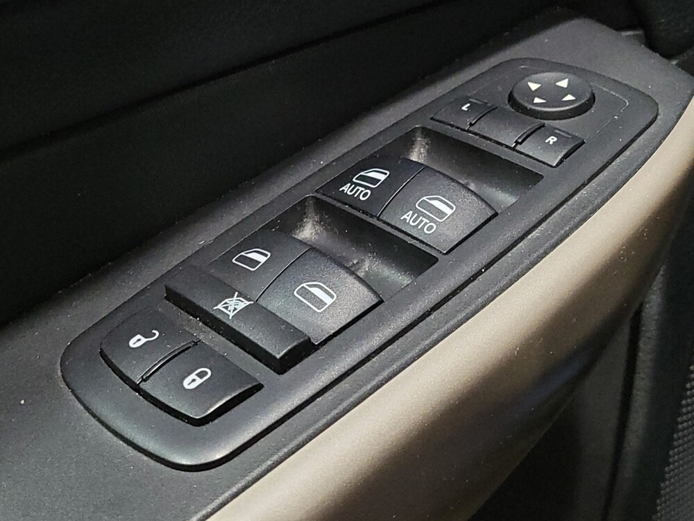 2018 Jeep Cherokee in Newport News, VA 23601 - 18090900 27