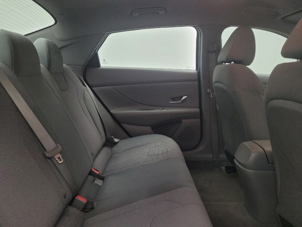 2021 Hyundai Elantra in Maple Heights, OH 44137 - 18090917 19