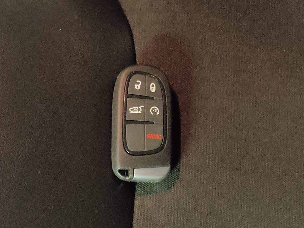 2019 Jeep Cherokee in Charleston, SC 29414 - 18090921 32