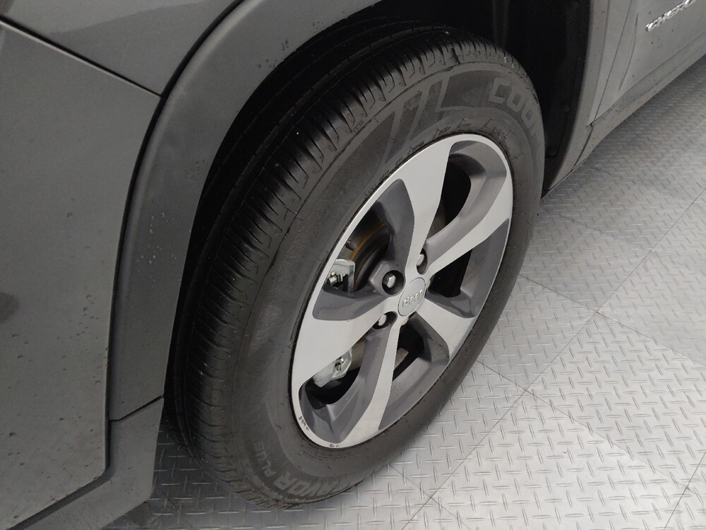 2019 Jeep Cherokee in Wichita, KS 67207 - 18090930 31