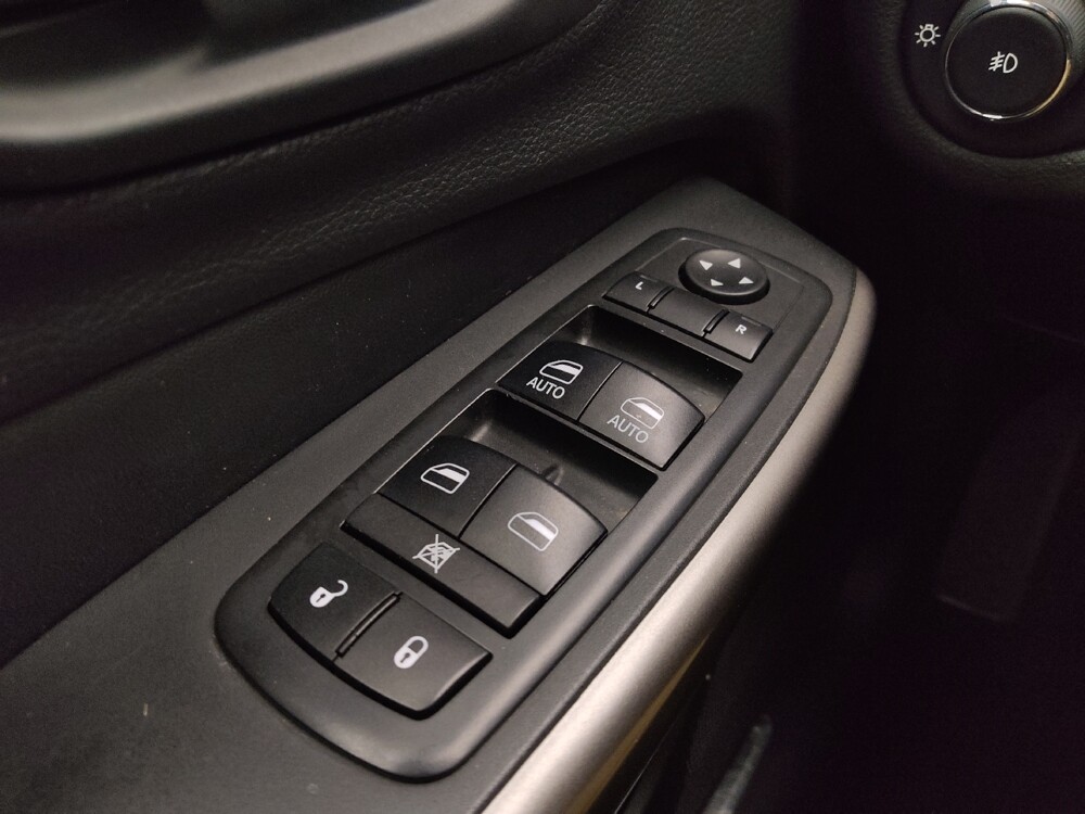 2019 Jeep Cherokee in Wichita, KS 67207 - 18090930 27