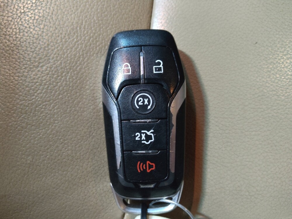 2016 Ford Explorer in Oklahoma City, OK 73139 - 18090994 32