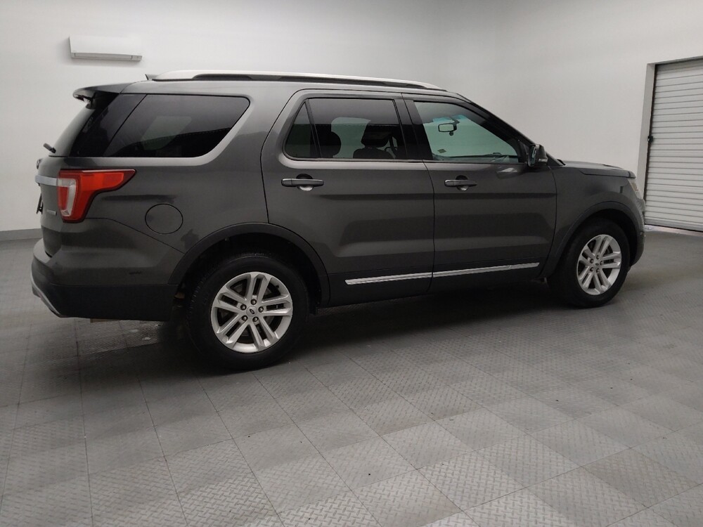 2016 Ford Explorer in Oklahoma City, OK 73139 - 18090994 10