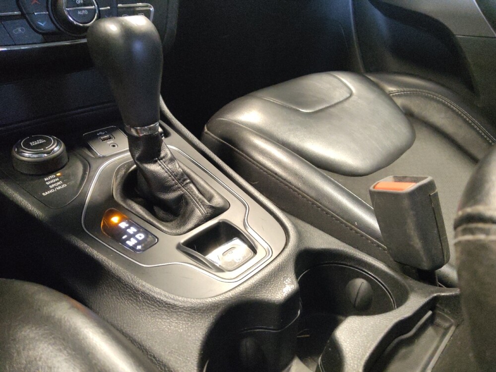 2019 Jeep Cherokee in Tucson, AZ 85705 - 18090998 26