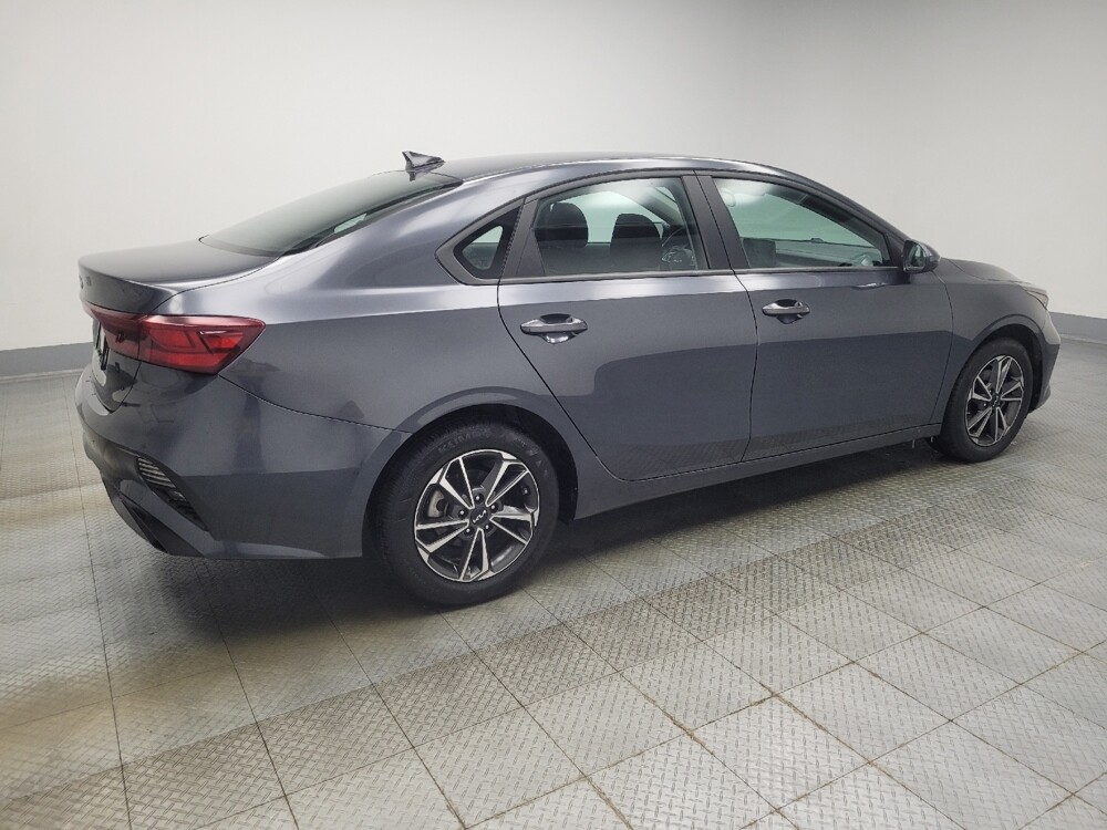 2022 Kia Forte in Indianapolis, IN 46219 - 18091001 10