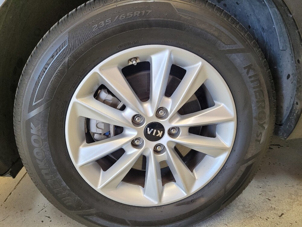 2020 Kia Sorento in Riverside, CA 92504 - 18091042 31