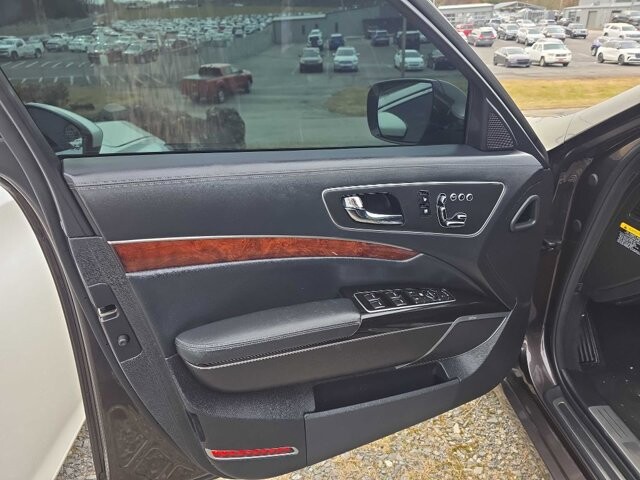 2015 Kia K900 in Knoxville, TN 37912 - 18091080 8